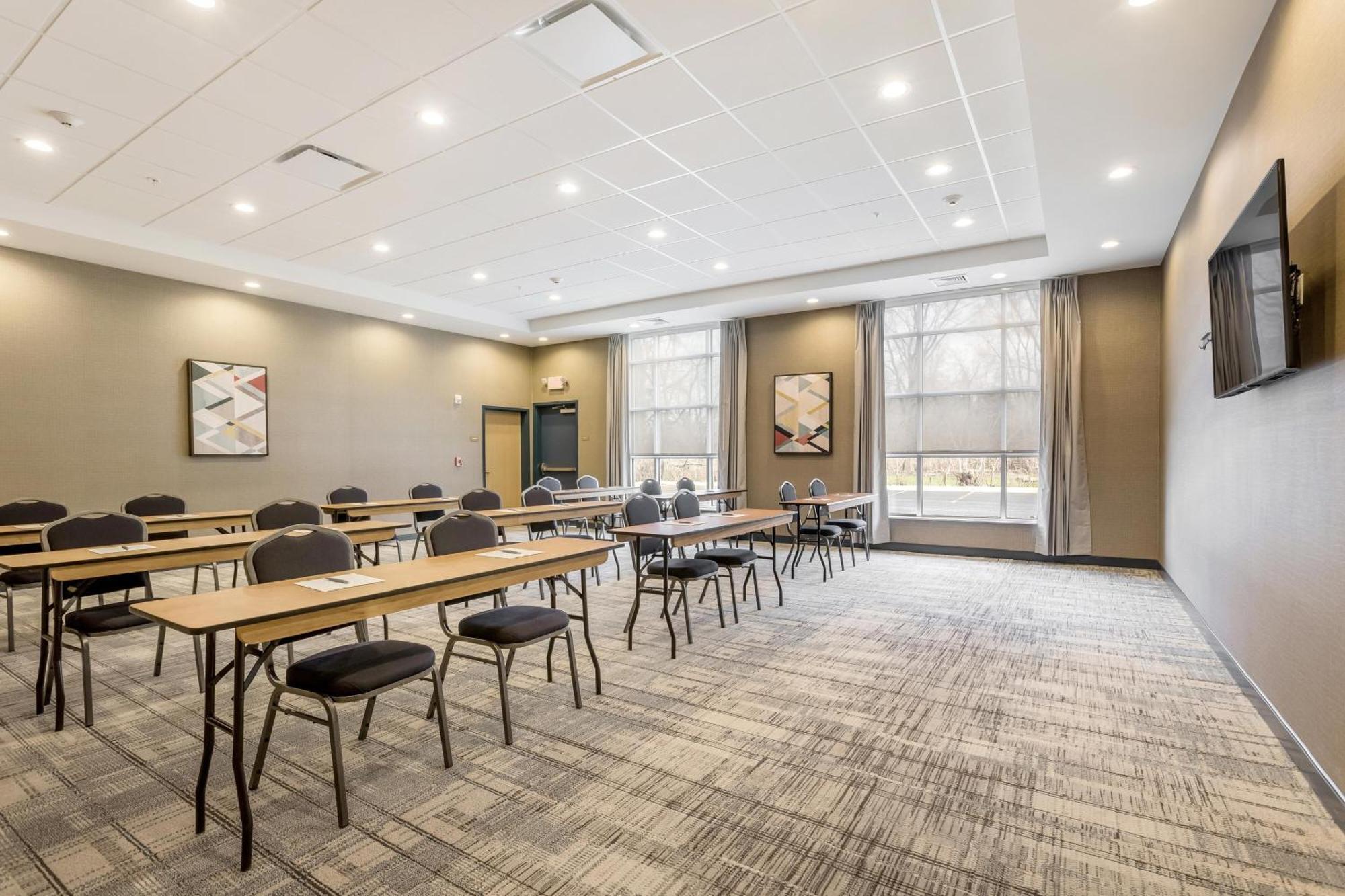 Four Points By Sheraton Elkhart Exterior photo